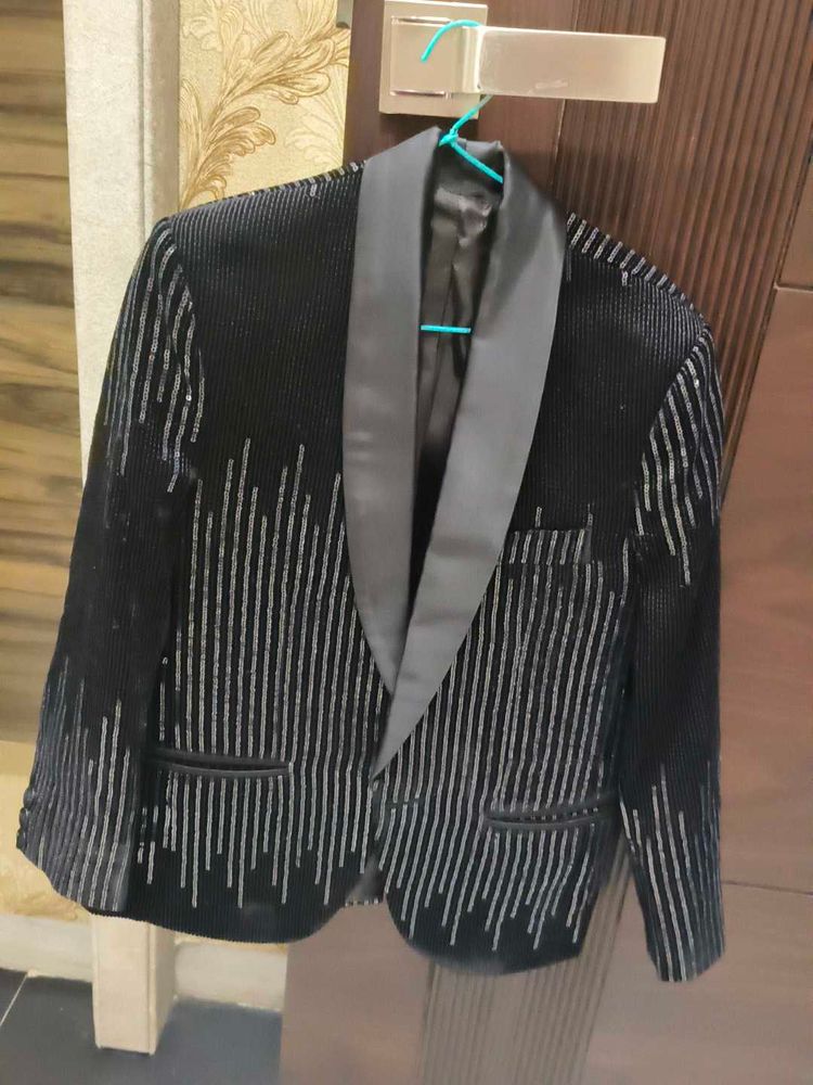 Kids Coat With Basket And Shirt.....