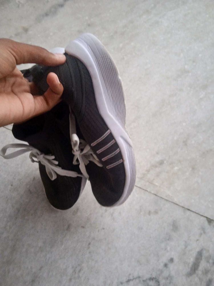 Stylish Black sport soes