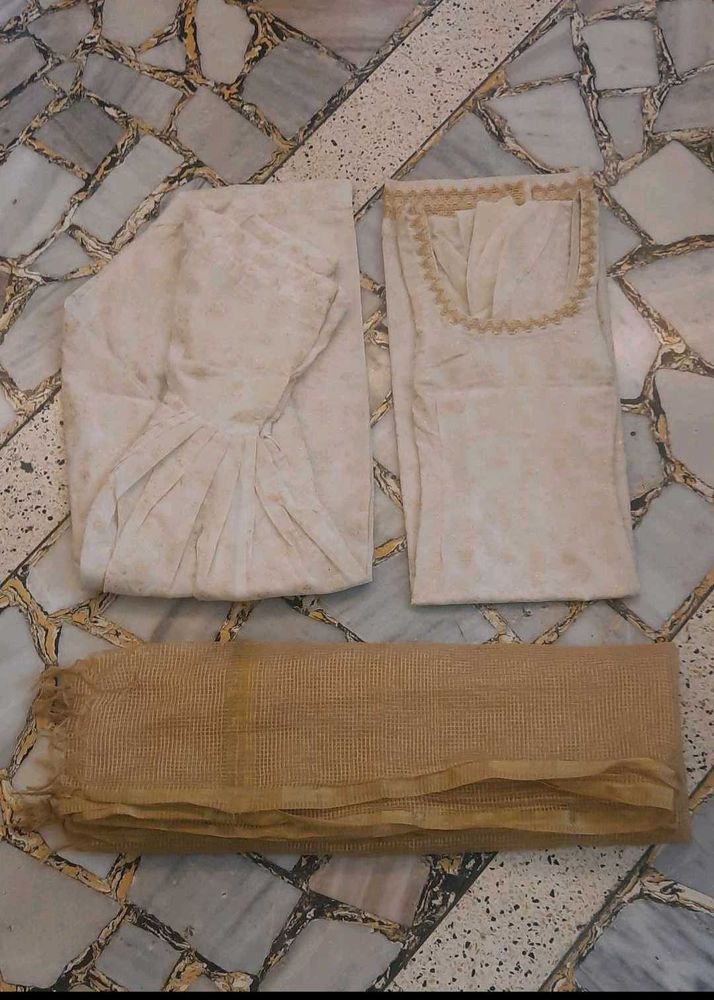 Elegant Kurta Set With Golden Dupatta