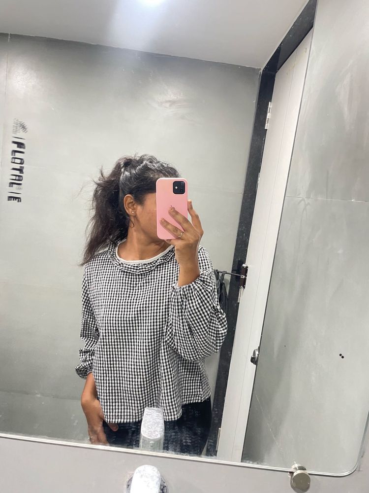 Gingham Blouse with Balloon Sleeves