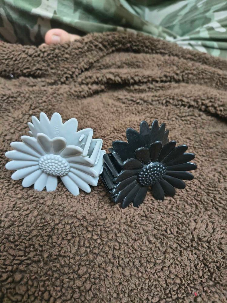 Daisy Hair Clips