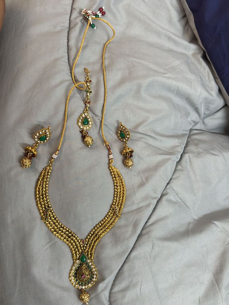 A Traditional Wear Set