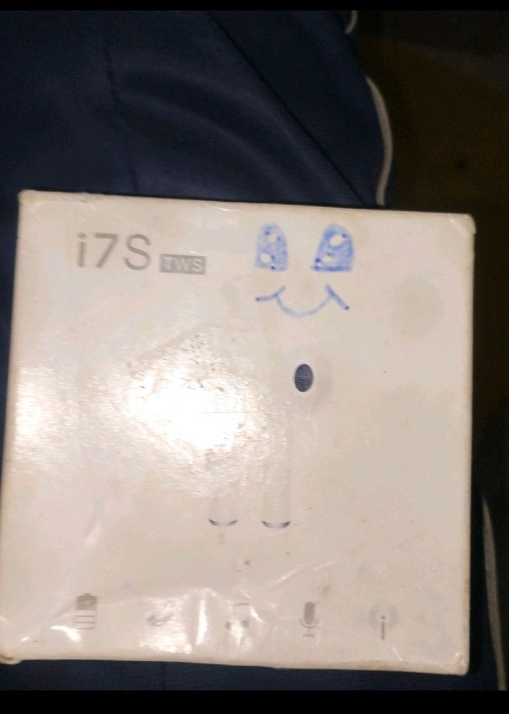 Earbuds Was Used And Only One Ok Lead Hera