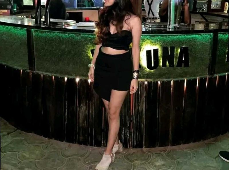 Chic Black Strapless Top