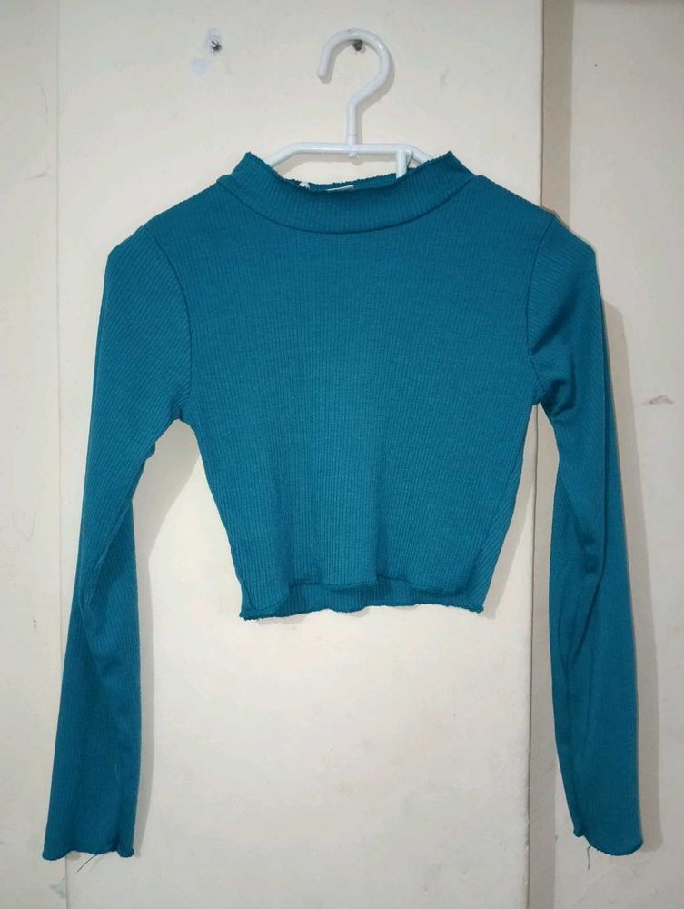 Full Sleeves Crop Top