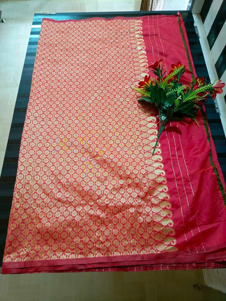 Elegant Red Banarasi Saree ❤️