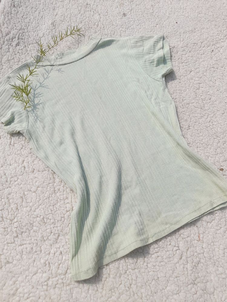Fitted Green Top