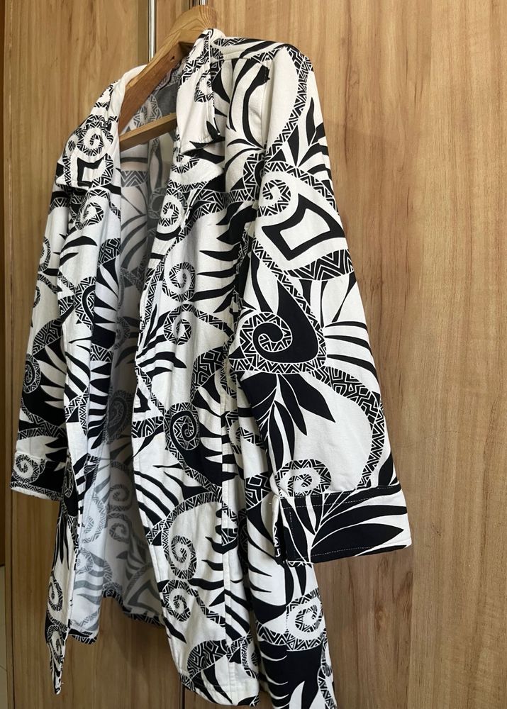 Black &amp; White Printed Jacket