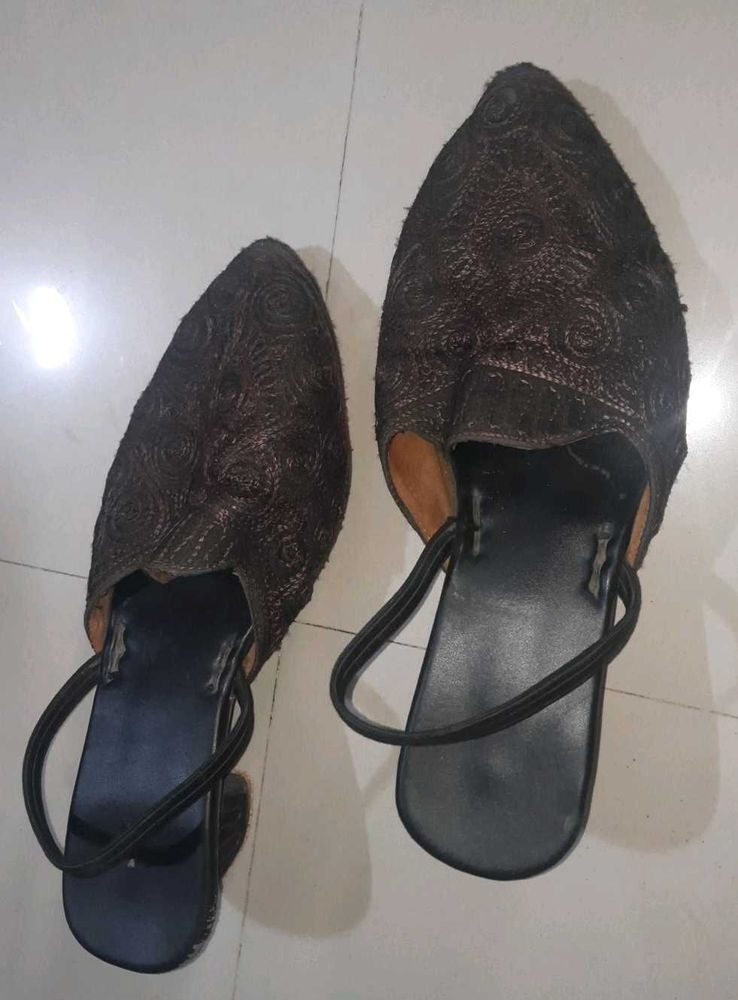 Heeled Jutis (Negotiable)