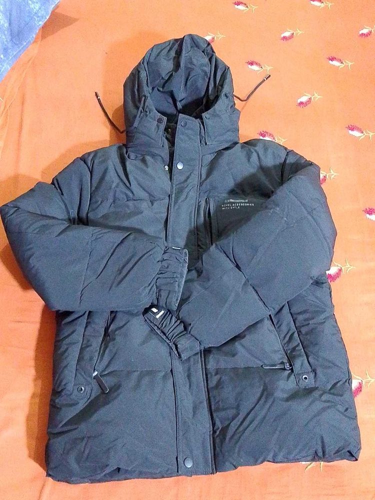 combo set of blankets and puffer jackets