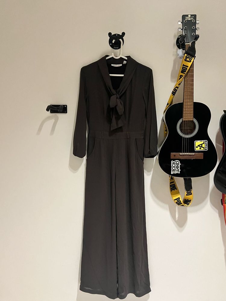 Elegant Jumpsuit with Tie Detail