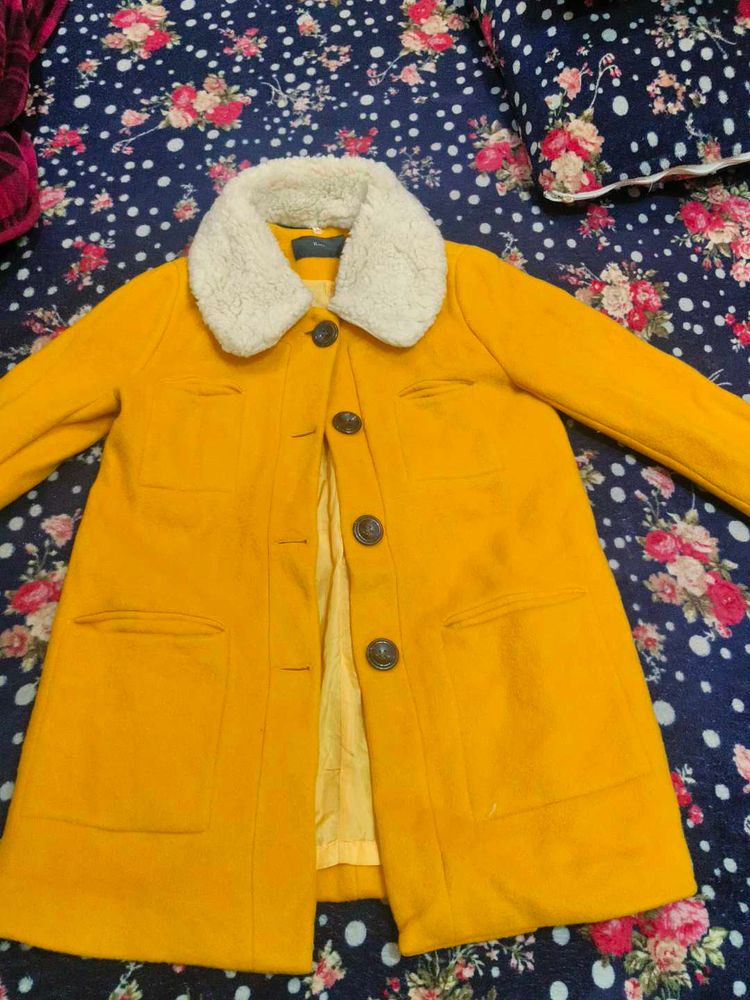 Stylish Yellow Coat with Fur Collar