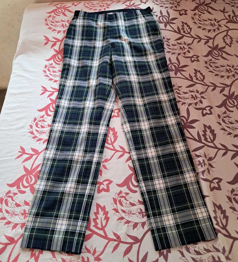 Green Plaid Pants - Classic Style