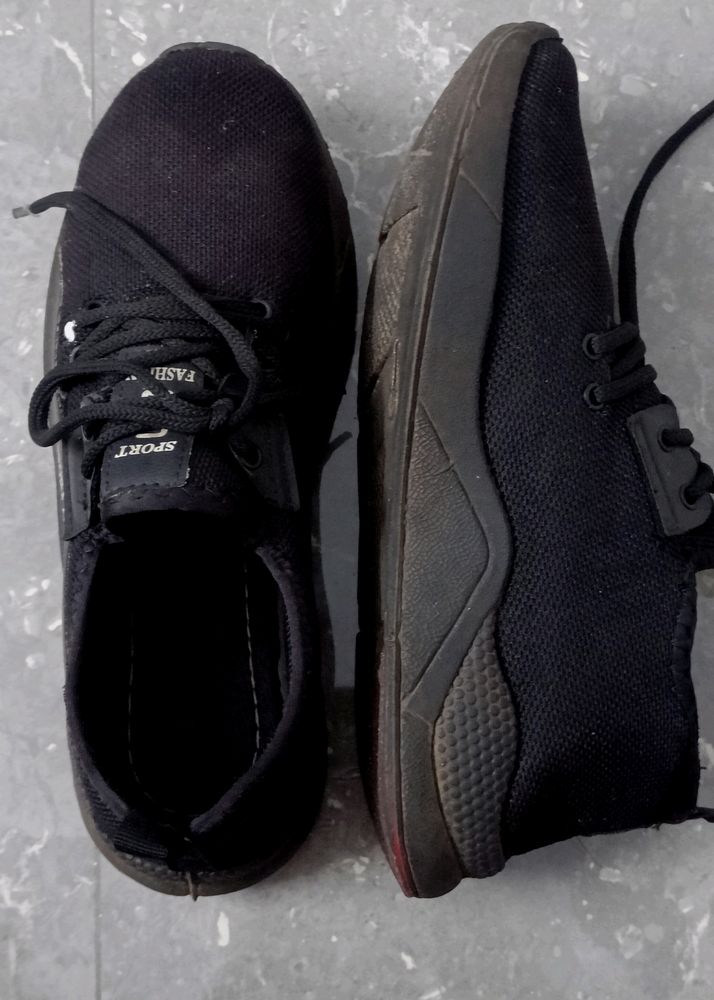 Aesthetic Black Sneakers🖤