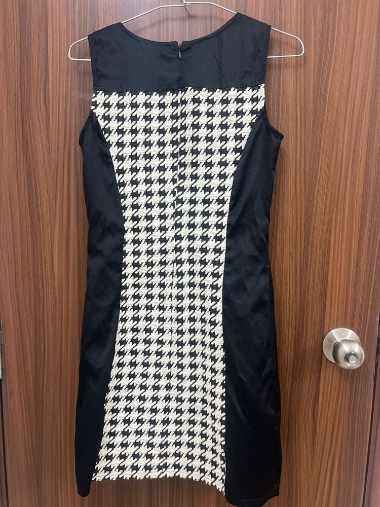 This VERO MODA HOUNDSTOOTH BLACK &amp; WHITE Dress