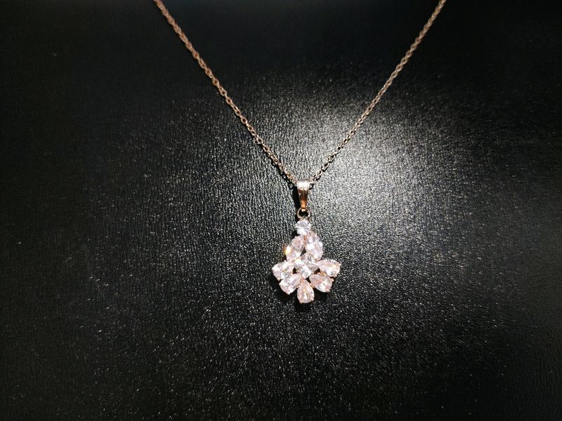 Beautiful Chain with Pendent ✨