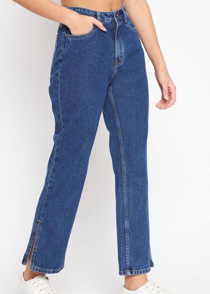 Mid rise blue jeans