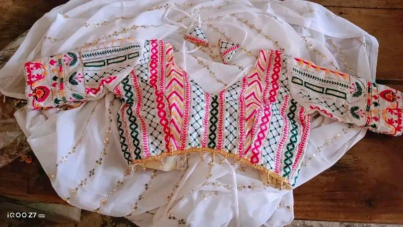 Viral White Saree