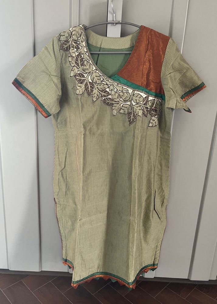 Elegant Women&#39;s Kurta