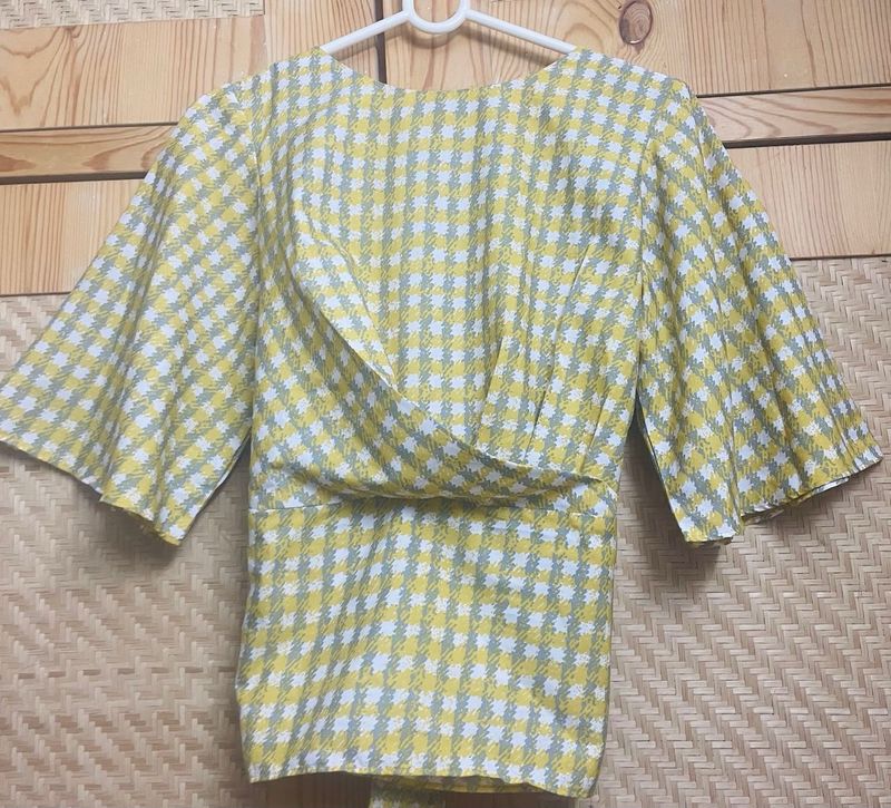 Veromoda XS Yellow Wrap Top