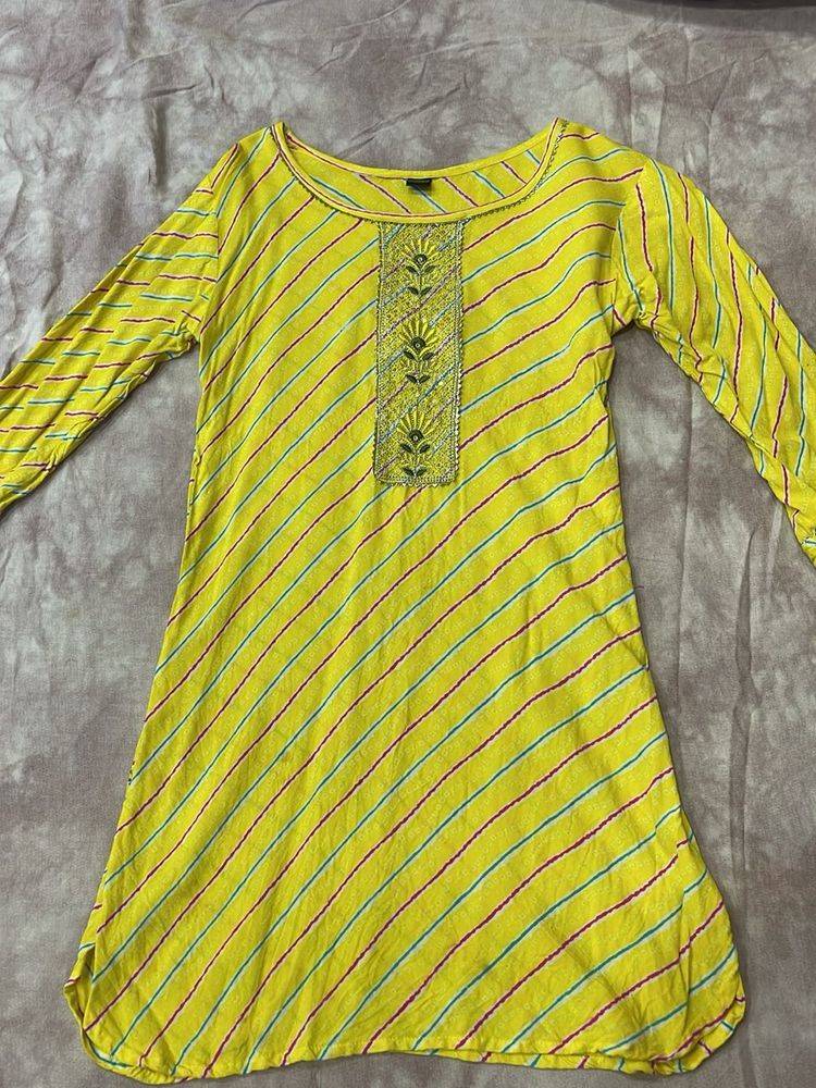 Yellow Lehriya Print Short Kurti – Size S