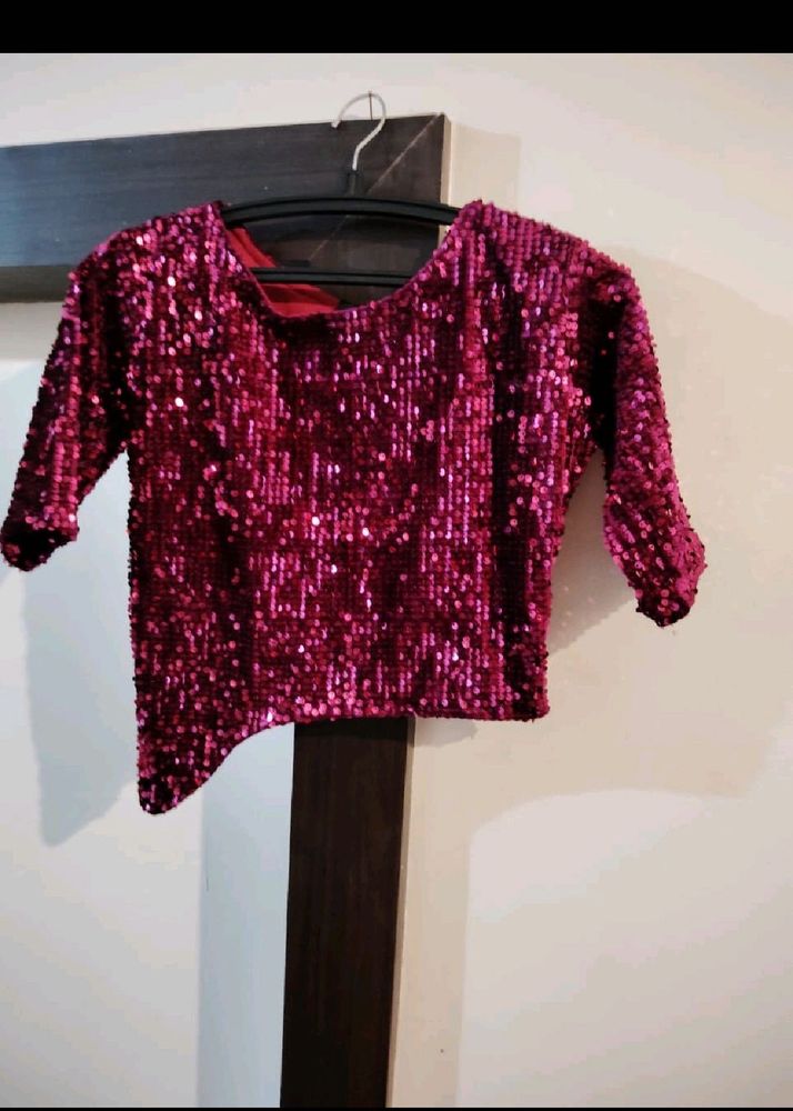 Shine bright in this stunning pink sequin top 🌸✨