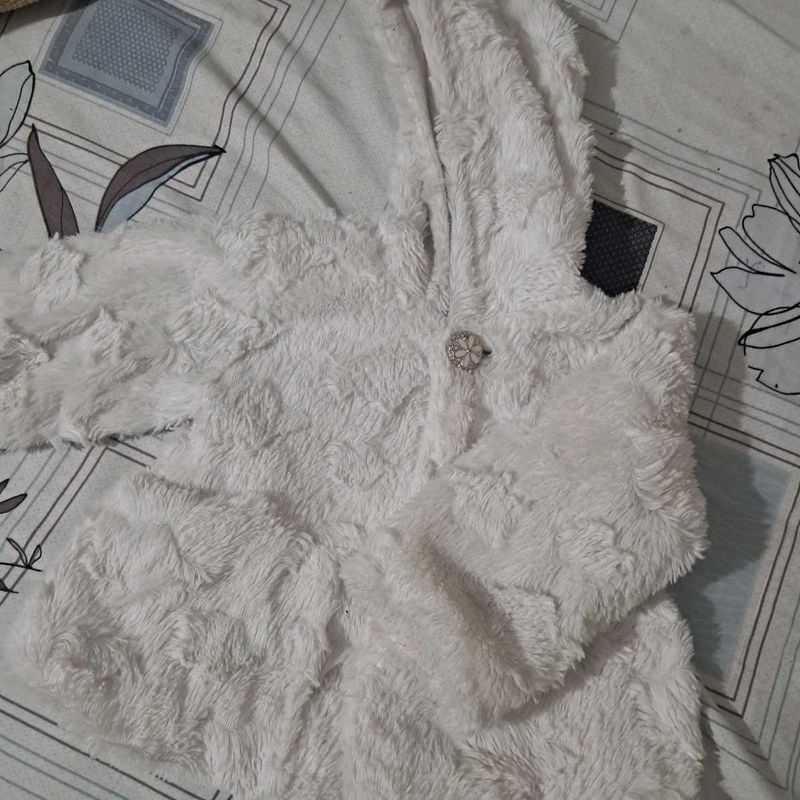#Free With Coins!Fuzzy White Hooded Jacket