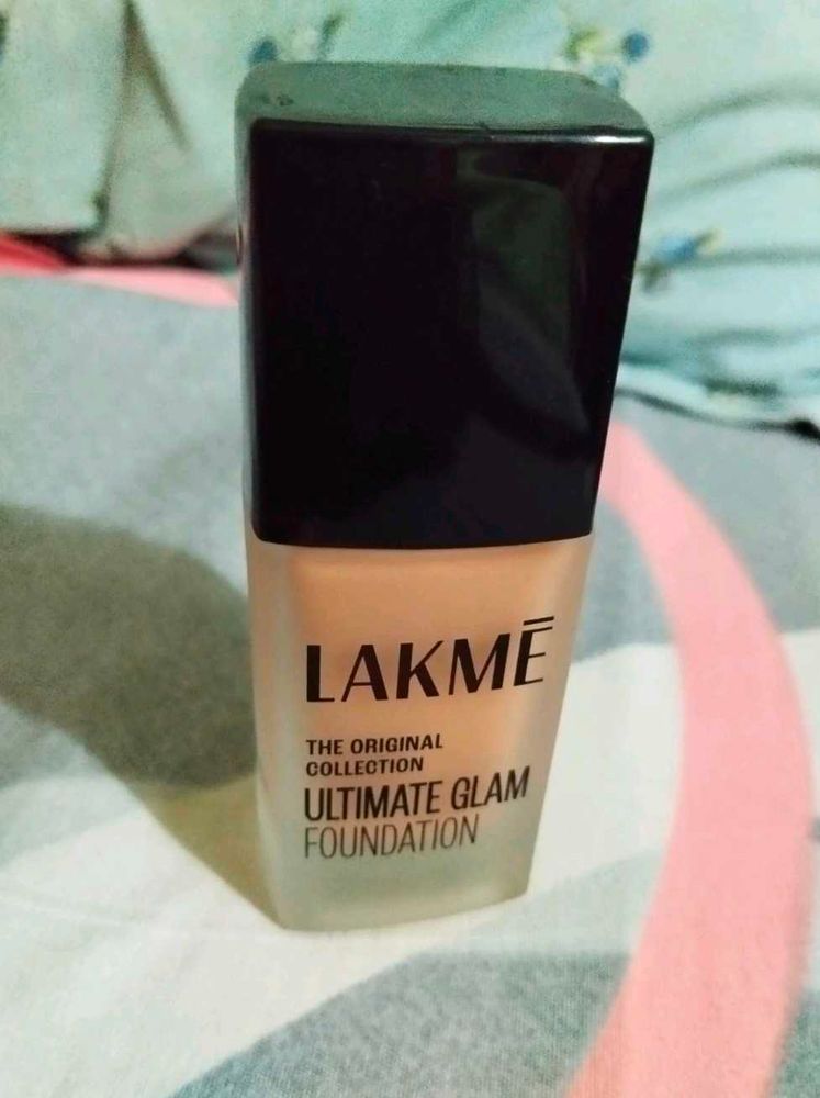 Lakme Invisible Finish SPF 8 Liquid Foundation, Sh