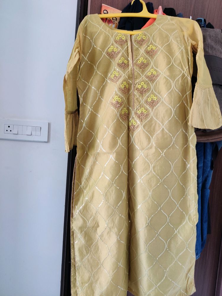 Pista Coloured Kurti Set
