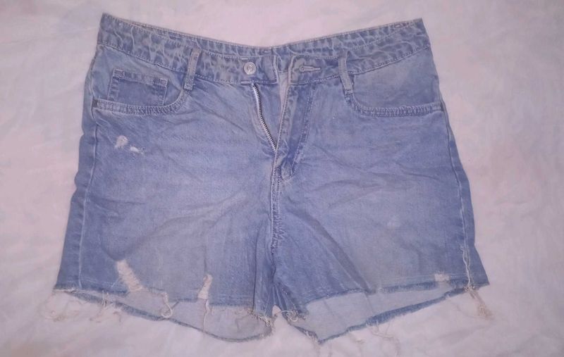 Sexy Light-Blue Denim Shorts 💙  Size 30–32