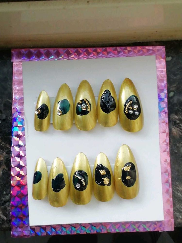 Golden Nails + Glue