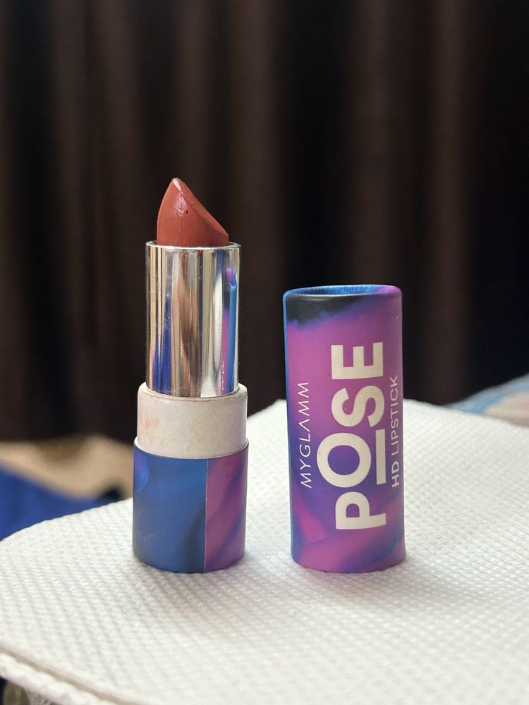 MYGLAMM POSE HD LIPSTICK (Peach Pink)