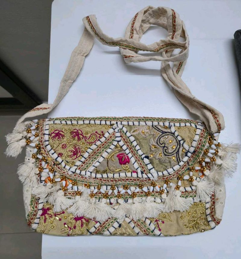 Embroidered Clutch(new)