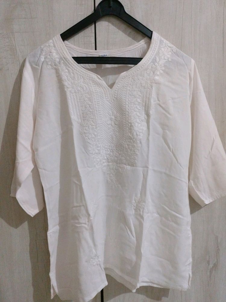 White Chikankari Short Kurti✨🤍