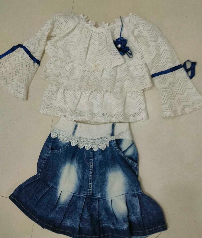 Girls&#39; White Top &amp; Denim Skirt Set