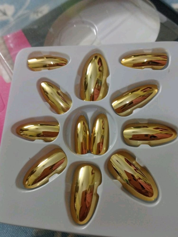 Fake Nails With Beautiful Colour
