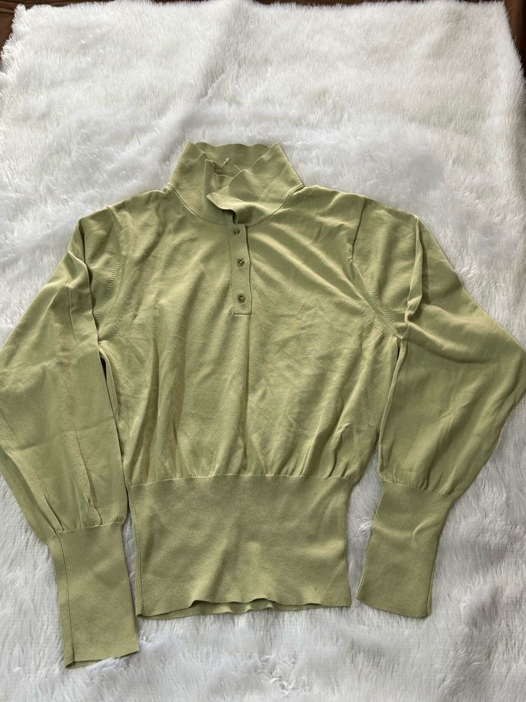 🌿 Chic Sage Green Top 🌿
