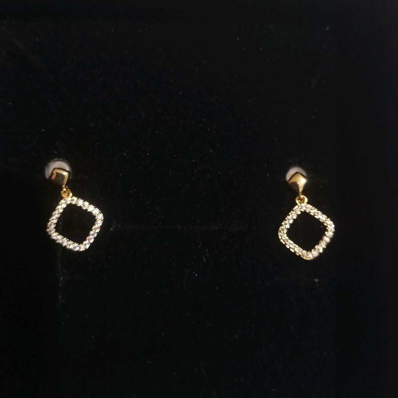 Dangling Earrings (Studs)