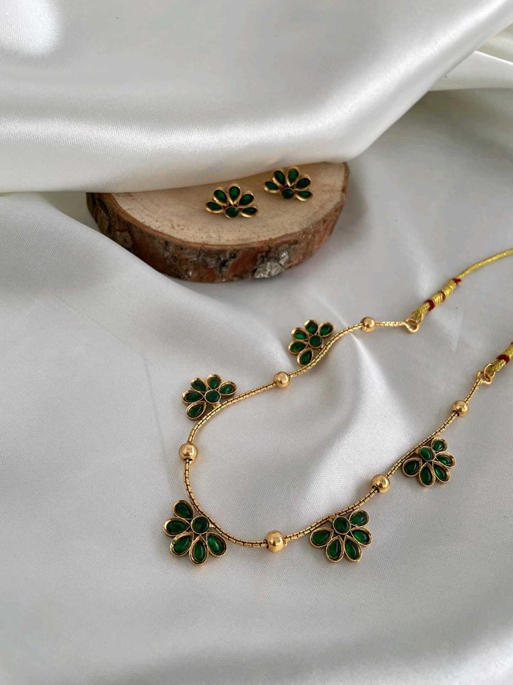 Green Flower Necklace