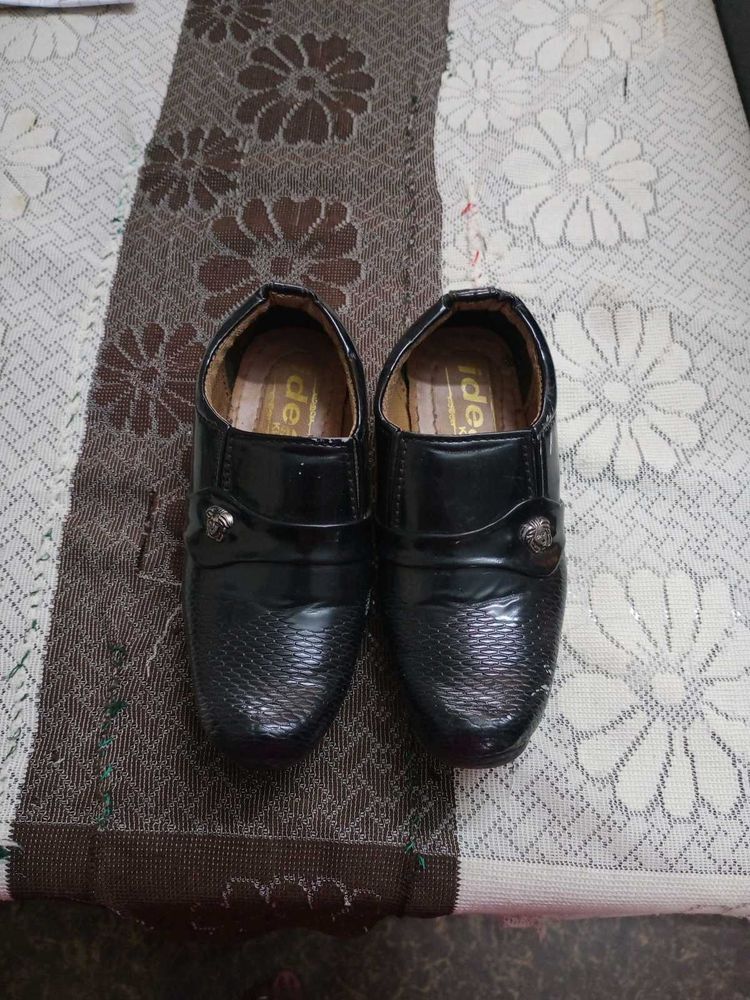 Boys&#39; Black Dress Shoes - Size Unknown