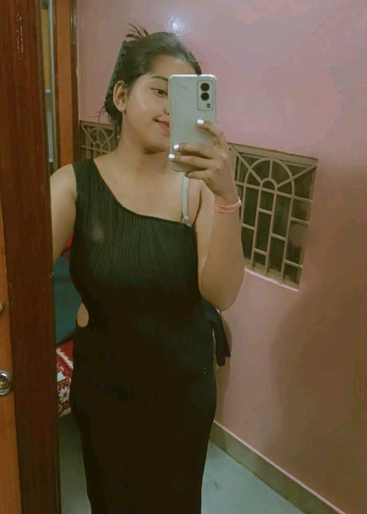 Chic Black One-Shoulder Dress