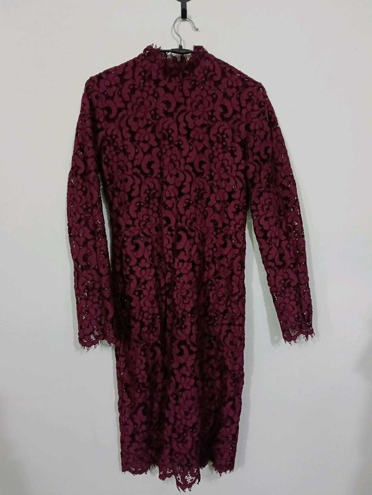 Elegant Lace Midi Dress