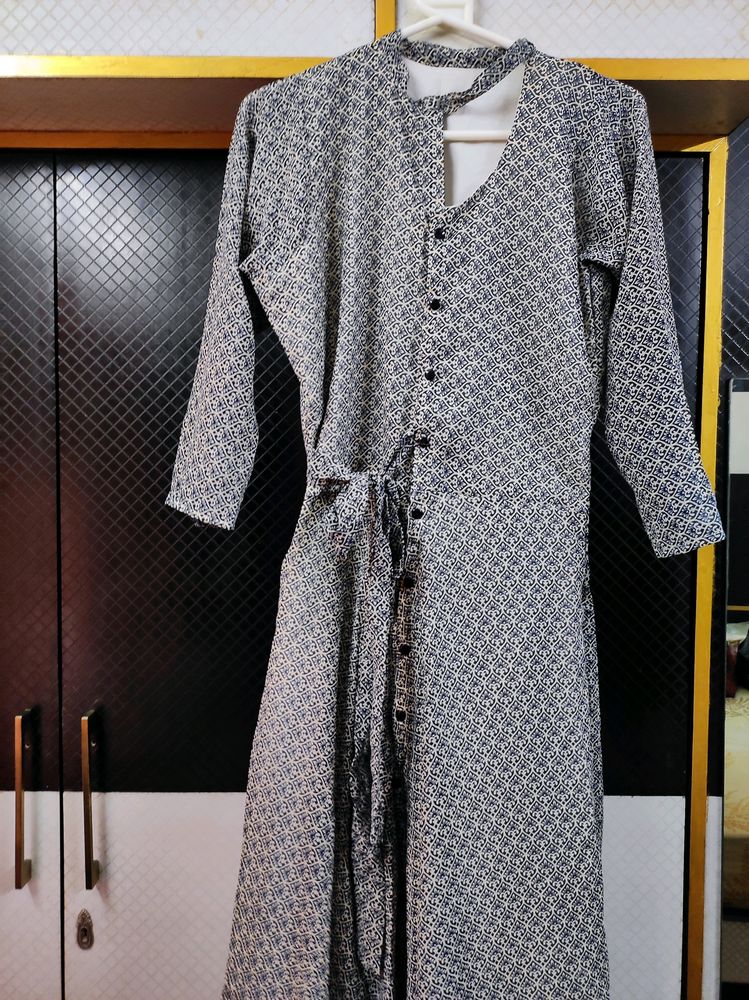 Dress With Neck Detailing