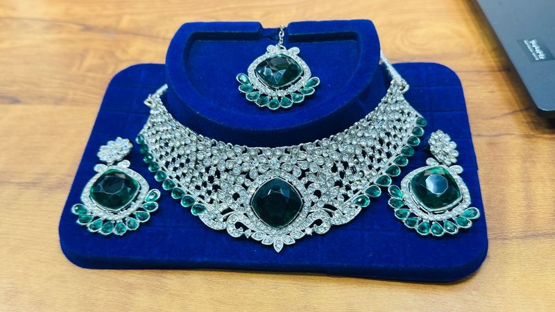 Elegant Green Stone Jewelry Set. wore once time