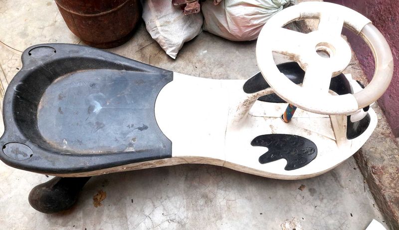 Baby Panda Gyro Swing Car