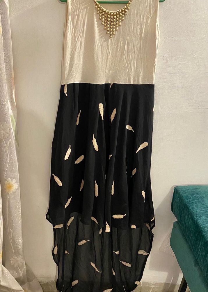 Chic Feather Print Maxi Dress