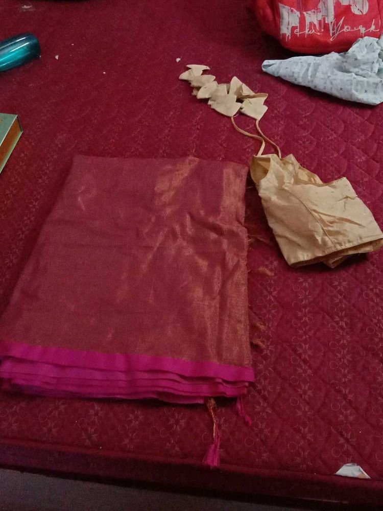 Twin Colour Saree With Pink Border &amp; Golden Blouse