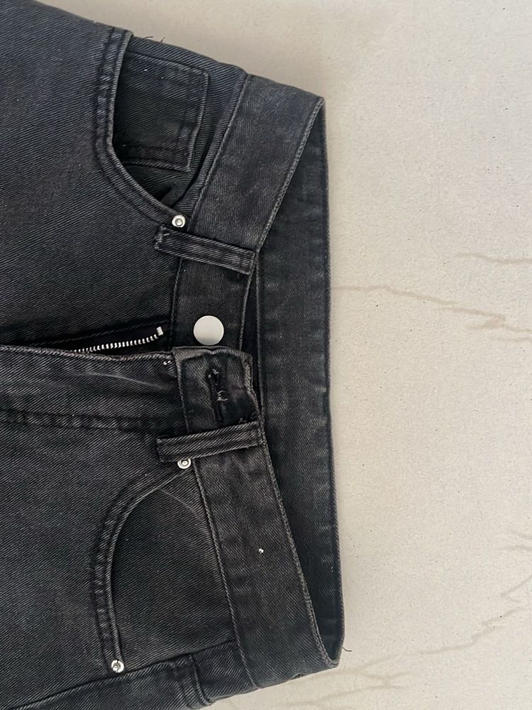 XS Ripped Charcoal Jeans by URBANIC