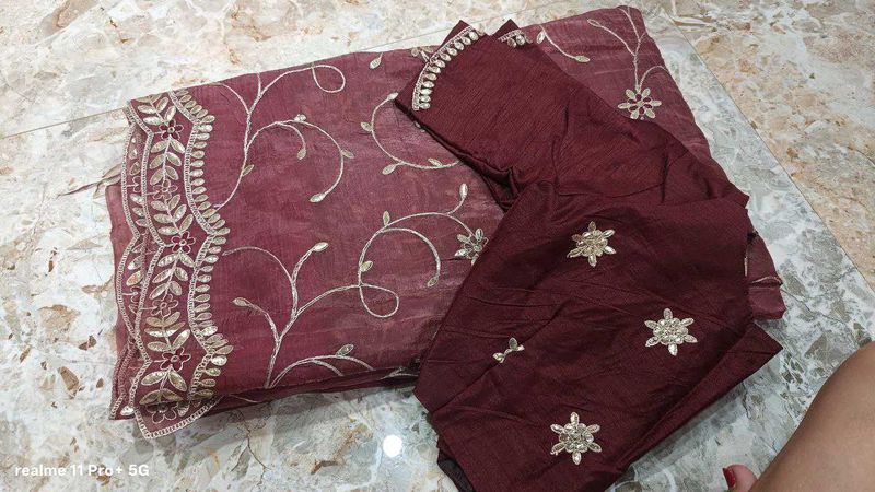 Elegant gold crush saree