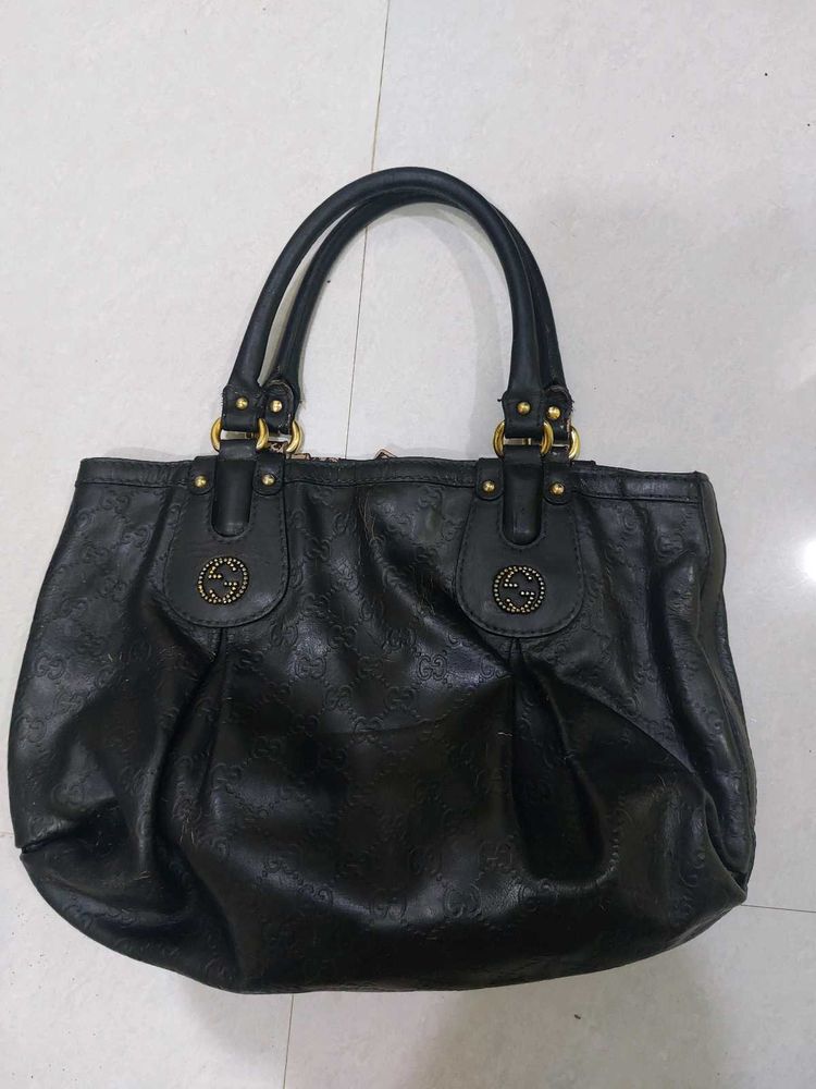 Rare GUCCI BLACK LEATHER DOUBLE G EMBOSSED  Bag
